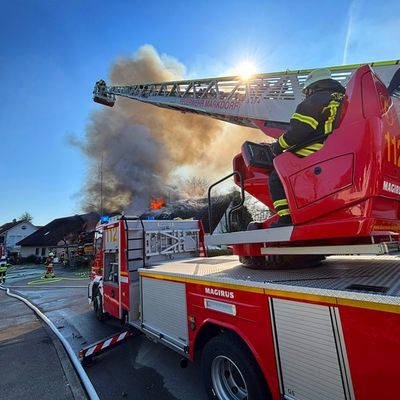 KFV Bodenseekreis: Großeinsatz für die Feuerwehr: Wohnhausbrand in Bermatingen