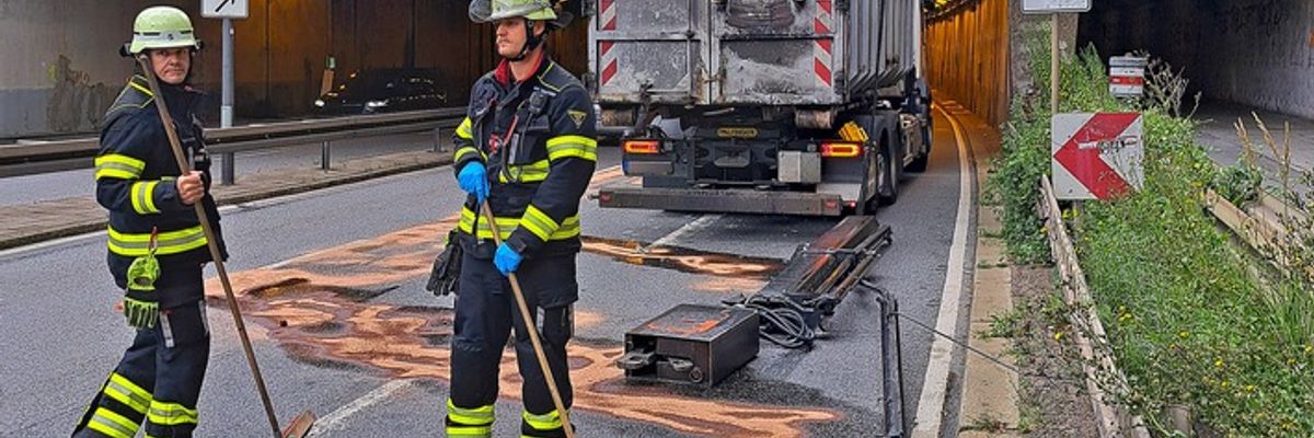 FW-M: Lkw-Ausleger verloren (Haidhausen)
