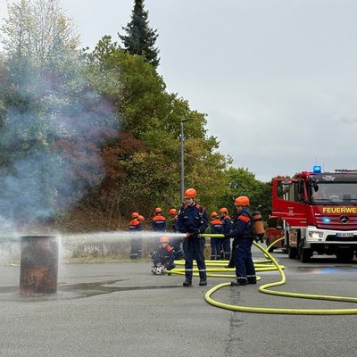 FW Beverungen: 24 Stunden im Einsatz / Berufsfeuerwehrtag der Jugendfeuerwehren Beverungen, Dalhausen und Herstelle
