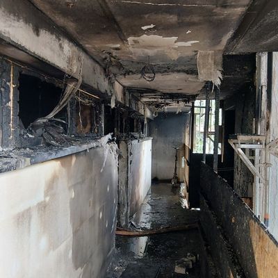 FW-Erkrath: Wohnungsbrand in Mehrfamilienhaus mit umfangreicher Menschenrettung - Acht Verletzte, davon drei leichtverletzte Feuerwehrangehörige