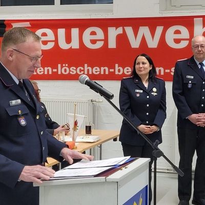 FW Helmstedt: Reibungsloser Führungswechsel in der Ortsfeuerwehr Emmerstedt im Jahr 2025