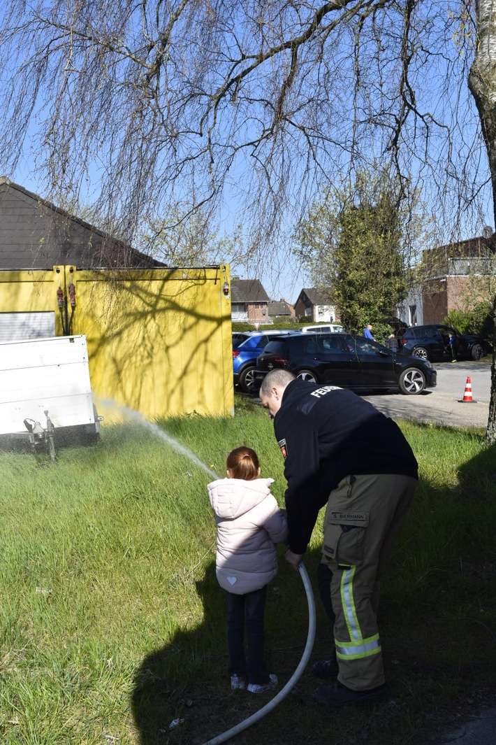 FW-KLE: Brandschutzerziehung der Freiwilligen Feuerwehr Kleve - Löschzug Materborn