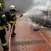 FW Geestland: Feuerwehr löscht brennenden "Bulli" in Debstedt