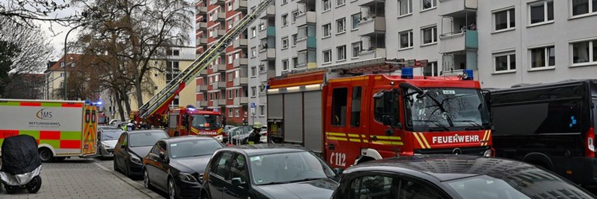 FW-M: Bewohnerin aus Brandwohnung gerettet (Schwabing West)