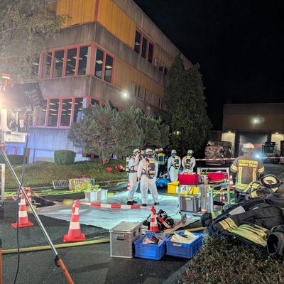 FW-EN: Gefahrgutübung in Industriebetrieb - erfolgreiche Zusammenarbeit aller Einsatzkräfte