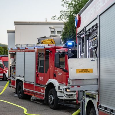 FW-MK: Brand auf einer Dachterrasse in Lössel