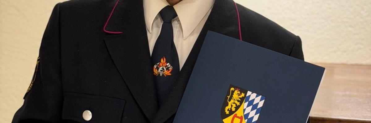 FW Weinheim: Stadt Weinheim ehrt Reinhold Mayer und Peter Weigold für 60 Jahre Feuerwehrdienst