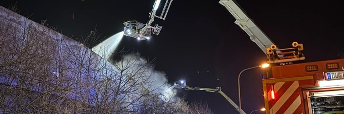 FW Alpen: Überörtliche Hilfeleistung nach Großbrand