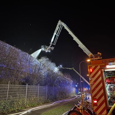 FW Alpen: Überörtliche Hilfeleistung nach Großbrand
