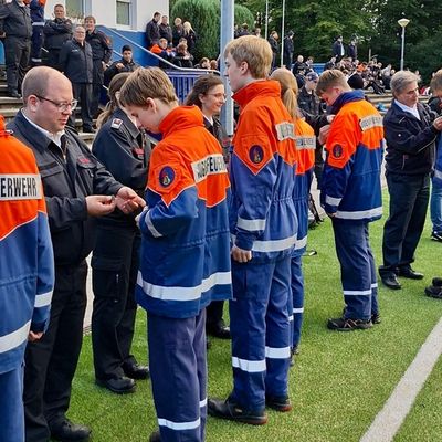FW Hünxe: Mitglieder der Jugendfeuerwehr erhalten die Leistungsspange