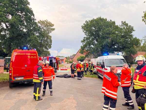 FW Lüchow-Dannenberg: Lüchow-Dannenberg: Großeinsatz wegen vermeintlicher Explosionsgefahr