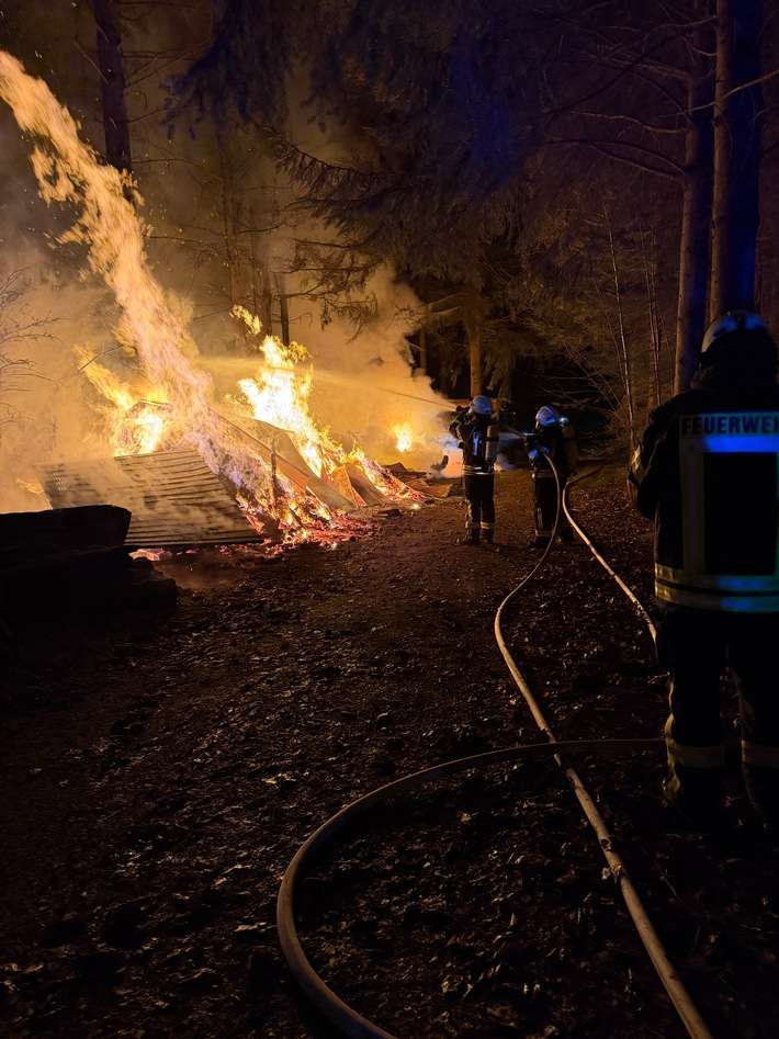 FW-ROW: Feuerschein im Wald bestätigt - Feuerwehren im Folgeeinsatz