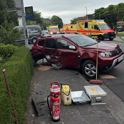 FW-AUR: Hilfeleistung nach Verkehrsunfall