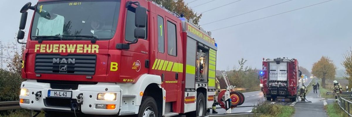 FW Lehrte: Müllwagen brennt auf der B443 zwischen Lehrte und Sehnde