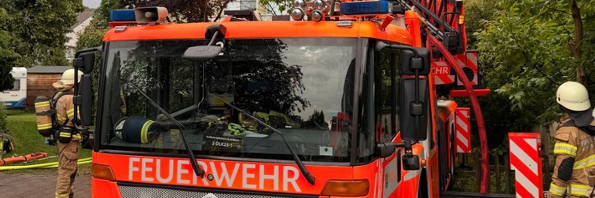 FW-GL: Zwei Blitzeinschläge in Bergisch Gladbach verursachen erhebliche Schäden