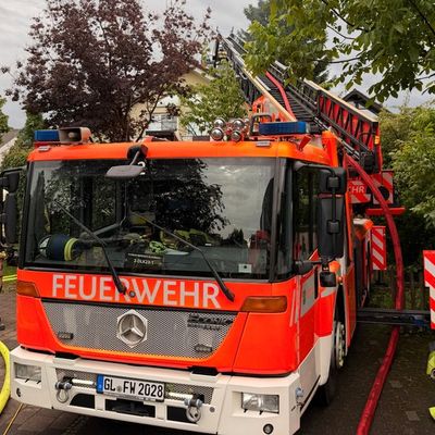 FW-GL: Zwei Blitzeinschläge in Bergisch Gladbach verursachen erhebliche Schäden