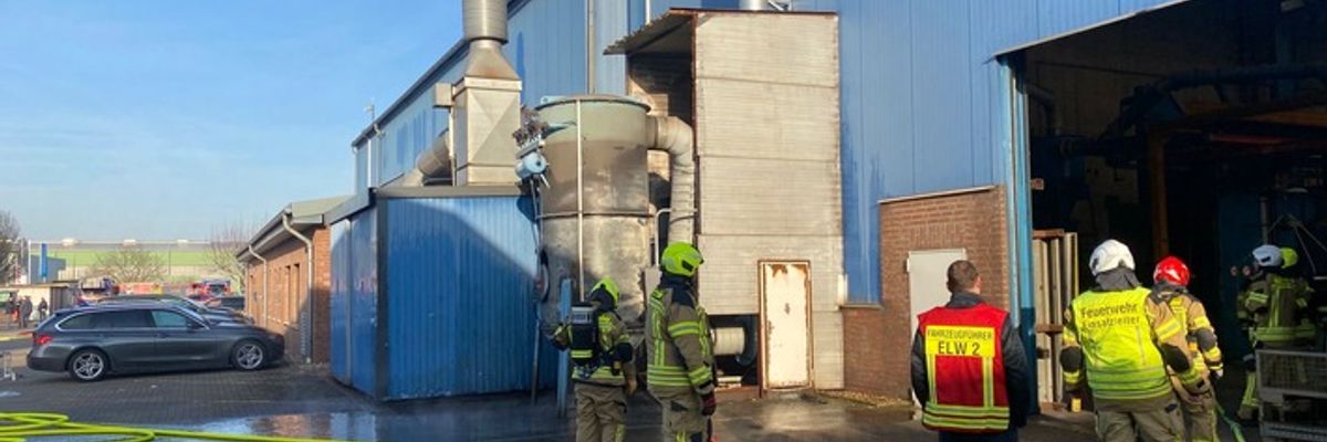 FW Alpen: Brand in einem Gewerbebetrieb