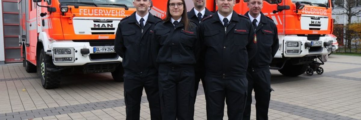FW-GL: Erfolgreicher Abschluss, neue Laufbahnen und langjährige Treue: Feuerwehr Bergisch Gladbach feiert zahlreiche Ehrungen und Ernennungen