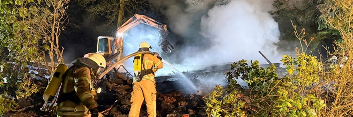 FW Osterholz-Scharm.: Gebäudebrand in Teufelsmoor
