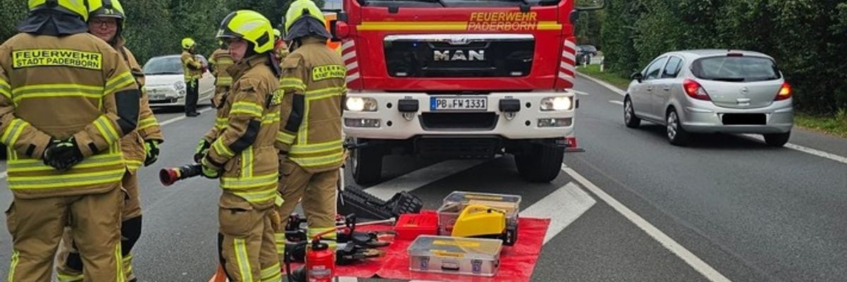 FW Paderborn: Auffahrunfall zwischen drei PKW mit sieben Betroffenen auf der Münsterstraße