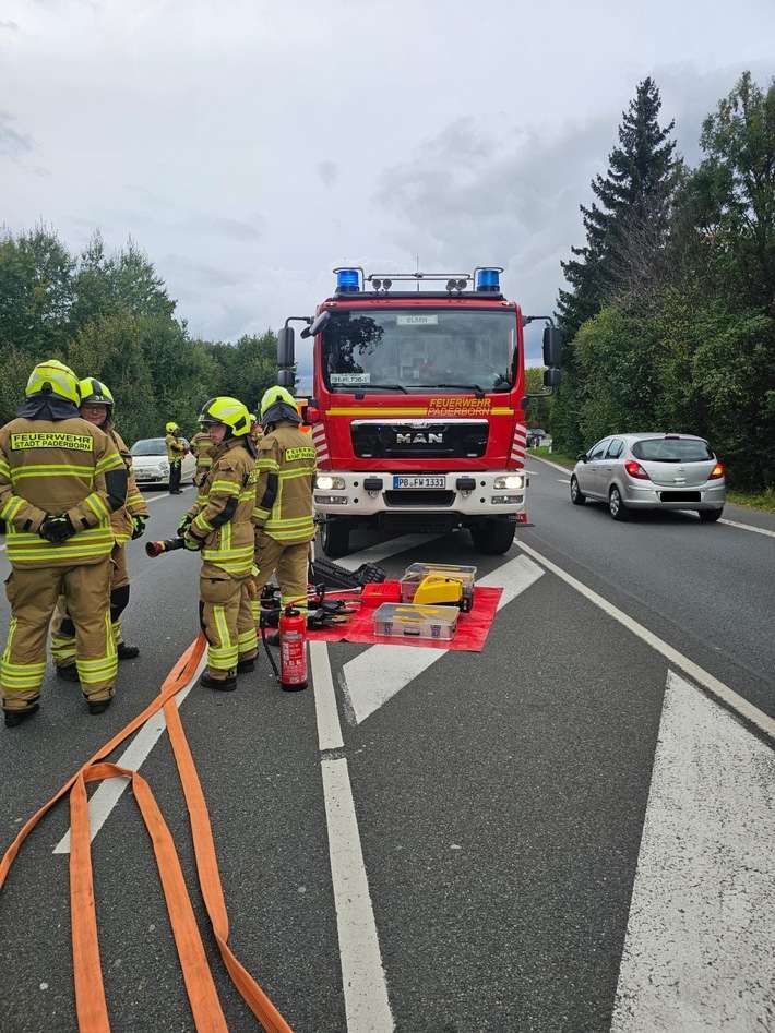 FW Paderborn: Auffahrunfall zwischen drei PKW mit sieben Betroffenen auf der Münsterstraße