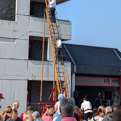 FW-RS: Pressemitteilung Tag der offenen Tür bei der Feuerwehr Remscheid "Coole Technik. Starkes Team - Starte Deine Karriere bei der Feuerwehr."