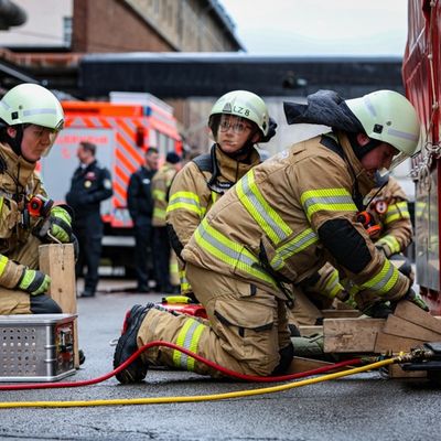 FW-GL: Erfolgreicher Abschluss der Feuerwehrgrundausbildung bei der Feuerwehr Bergisch Gladbach