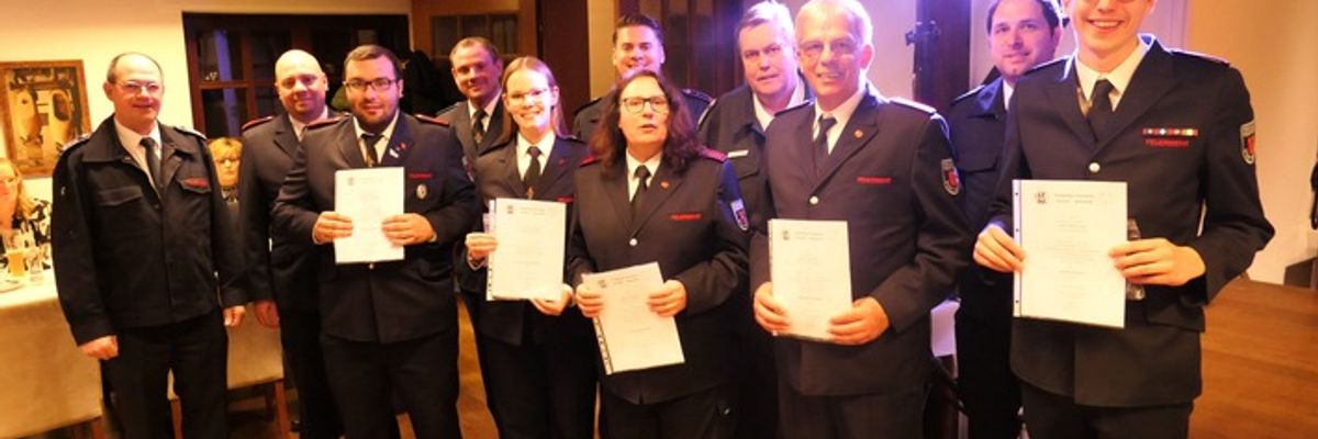 Feuerwehr Kalkar: Kameradschaftsabend der Freiwilligen Feuerwehr Appeldorn im Zeichen von 100 Jahren Gemeinschaft