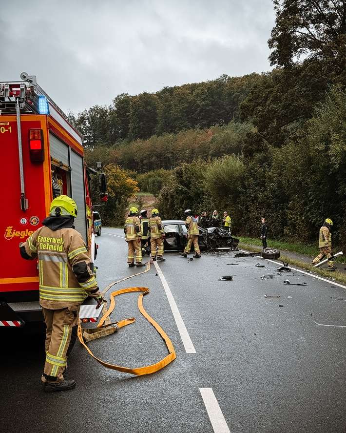 FW-DT: Verkehrsunfall auf der Hornschen Straße - Glück im Unglück für zwei Fahrer