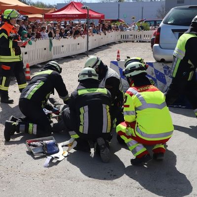 Feuerwehr Nürnberg: Auftaktveranstaltung des 150. Jubiläums der Berufsfeuerwehr Nürnberg bei bestem Wetter - Erste offene Bayerische Meisterschaften in der Unfallrettung in Nürnberg