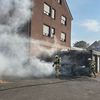 Feuerwehr Goch: Fahrzeugbrand - Feuer droht auf Mehrfamilienhaus überzugreifen