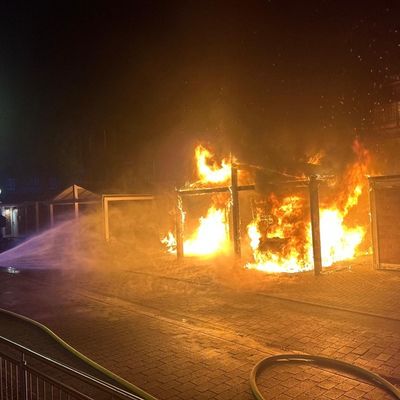 FW-WRN: Ausgedehnter Carportbrand in der Mozartstraße