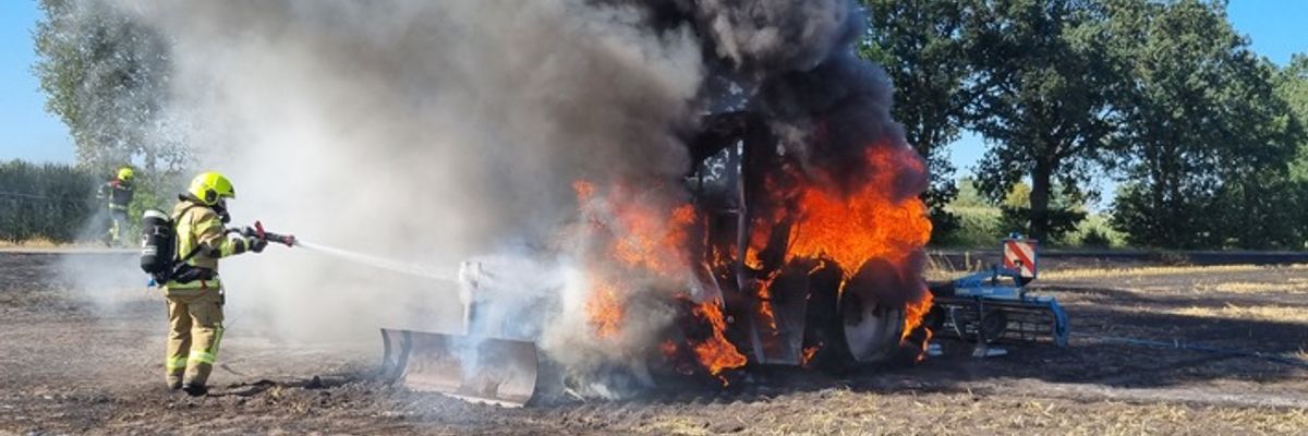 FW-OLL: Flächenbrand nach Traktorbrand