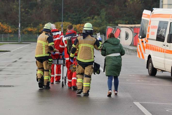 FW-E: Philippusstift Essen und Feuerwehr Essen proben den Ernstfall - Großübung mit Fokus auf Massenanfall von Verletzten