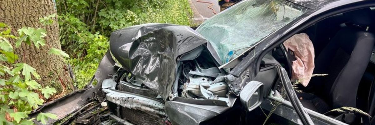 FW-E: Schwerer Verkehrsunfall - eine verletzte Person
