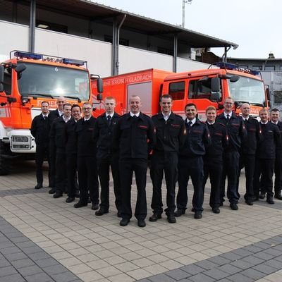 FW-GL: Erfolgreicher Abschluss, neue Laufbahnen und langjährige Treue: Feuerwehr Bergisch Gladbach feiert zahlreiche Ehrungen und Ernennungen
