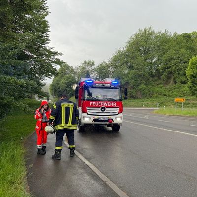 FW Weinheim: Entstehungsbrand in Straßenbahn - Feuerwehr Weinheim mehrfach am Mittwoch gefordert