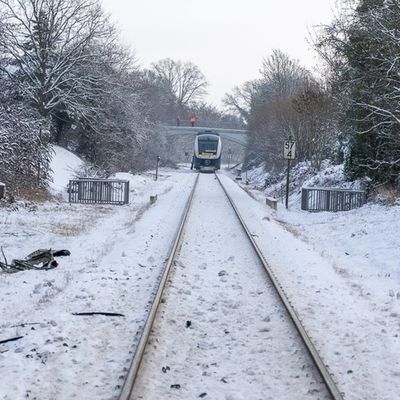 FW Porta Westfalica: 27.01.2026 - Bahnunfall - PKW gegen Zug in Eisbergen