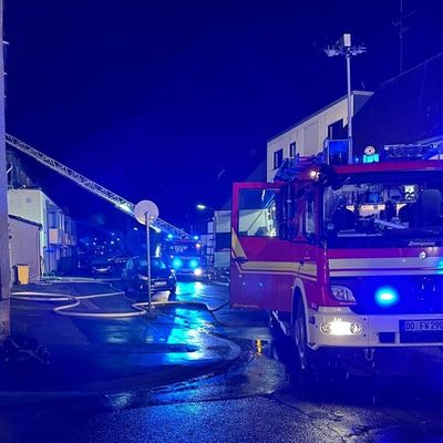 FW-DO: Ausgedehnter Dachstuhlbrand in der Ruinenstraße