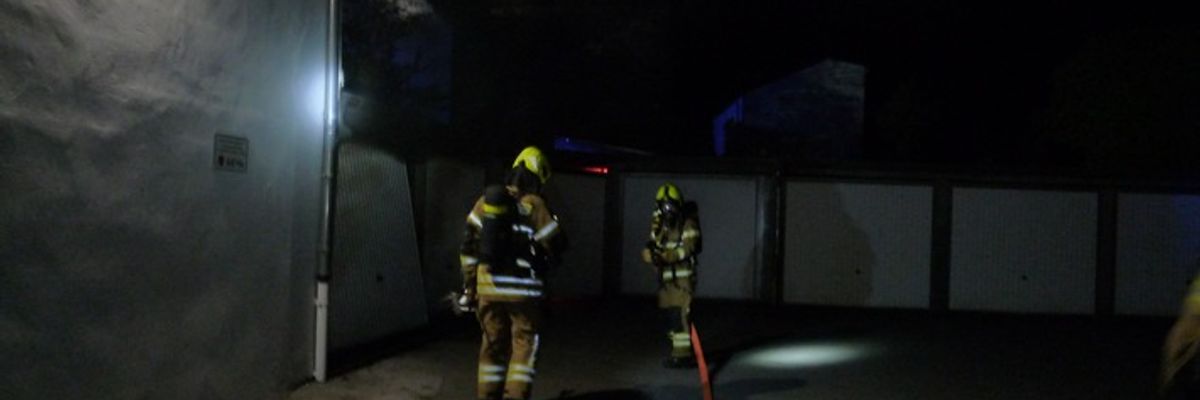 FW Paderborn: Unklare Rauchentwicklung stellte sich als Brand einer Garage heraus