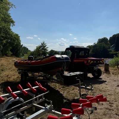 FW-EN: Geländewagen rollt in die Ruhr - Aufwändiger Einsatz von Feuerwehr und DLRG
