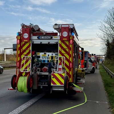 FW Ratingen: Verkehrsunfall mit eingeklemmter Person auf der BAB 3