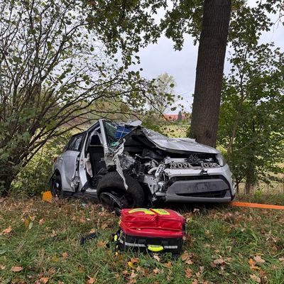 FW Meerbusch: Schwerer Verkehrsunfall mit mehreren schwer verletzten Personen
