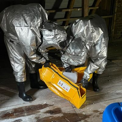 FW Ense: ABC-Einheiten trainieren gemeinsam in Abrissgebäude in Höingen