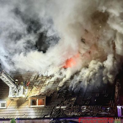 FW-RE: Massiver Wohnungsbrand - eine schwerstverletzte Person durch Kräfte der Feuerwehr gerettet
