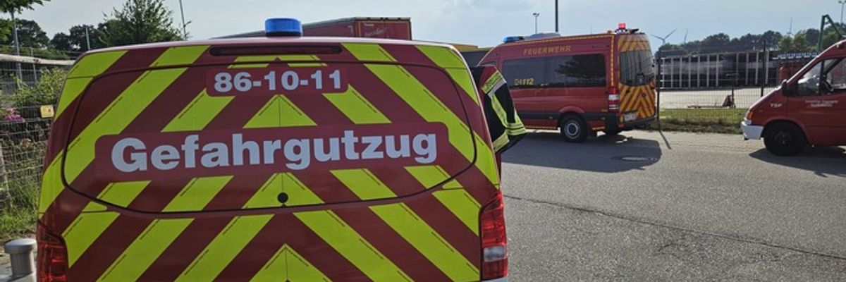 FW-ROW: Gasaustritt auf Firmengelände
