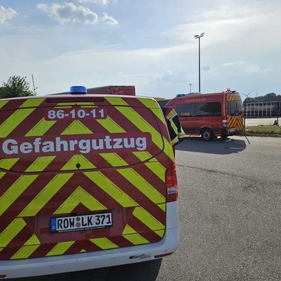 FW-ROW: Gasaustritt auf Firmengelände