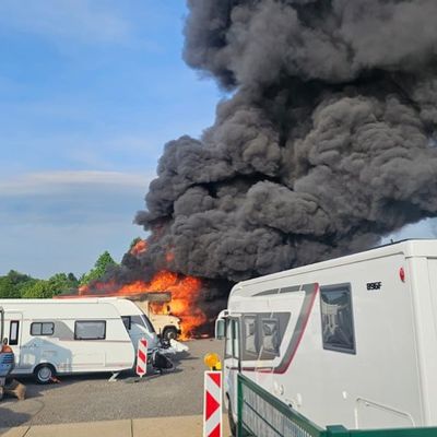 FW Burscheid: Großbrand beschäftigt Feuerwehr am Samstag