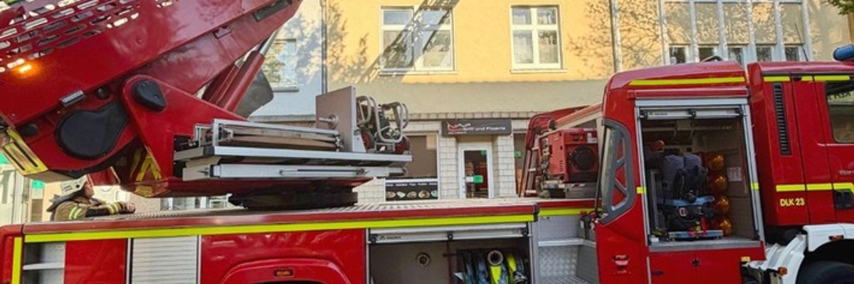 FW-RE: Wohnungsbrand in voller Ausdehnung - zwei Katzen aus der Wohnung gerettet - keine Personen verletzt