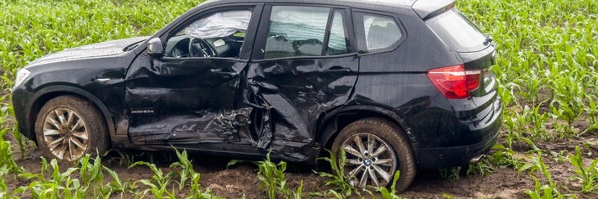 FW Lüchow-Dannenberg: +++ Zwei SUV's kollidieren nahe Klein Gusborn +++ Fünf Personen z.T. schwer verletzt +++ Landesstraße zeitweise voll gesperrt +++